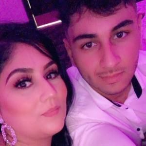 Meet your Posher, Madiha